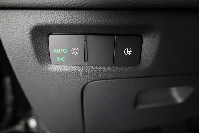 Skoda Octavia Combi 2.0 TDI 110 kW Selection DSG Selection, Navi, Pano, AHK, Teilleder, 5-J Garantie 