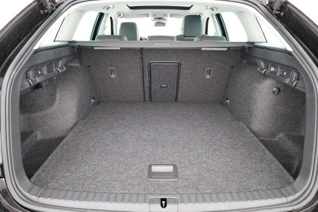 Skoda Octavia Combi 2.0 TDI 110 kW Selection DSG Selection, Navi, Pano, AHK, Teilleder, 5-J Garantie 