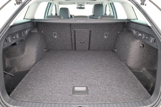 Skoda Octavia Combi 2.0 TDI 110 kW Selection DSG Selection, Navi, Pano, AHK, Teilleder, 5-J Garantie 