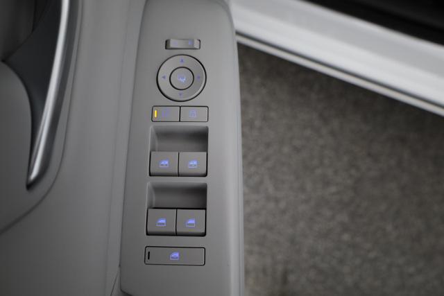 Hyundai KONA Prime Elektro 2WD EV 65,4 kWh, Leder, BOSE, 360 Kamera, Sitzbelüftung 