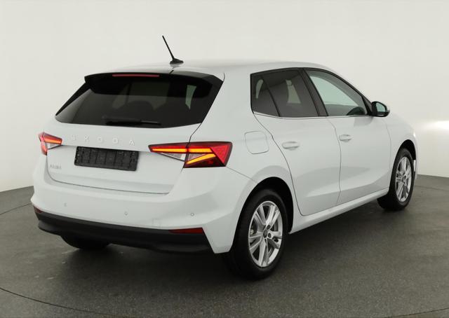 Skoda Fabia - Selection 1.0 TSI DSG 130 Jahre, LED, Kamera, ACC, Side, Ladeboden, Winter