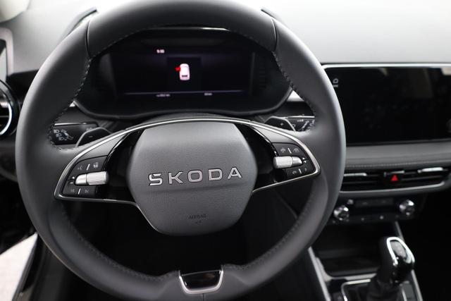 Skoda Fabia Selection 1.0 TSI DSG 130 Jahre, LED, Kamera, ACC, Side, Ladeboden, Winter 