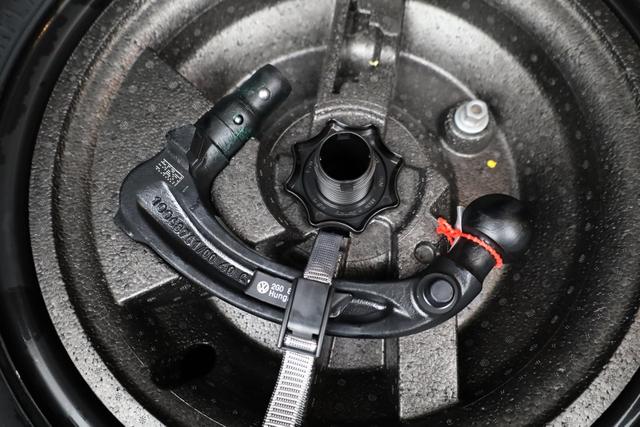 Volkswagen T-Cross 1.0 TSI 85 kW Life DSG Life, IQ.Light, AHK, ACC, Kamera, 17-Zoll, Winterpaket 