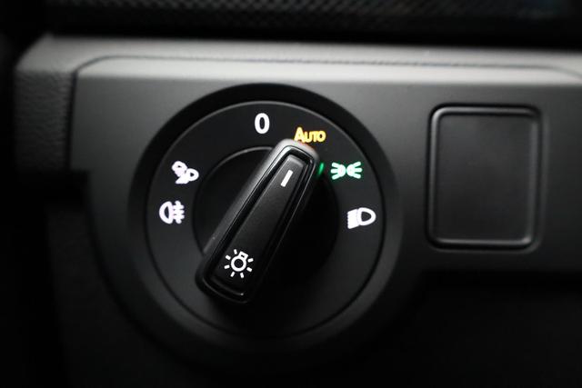 Volkswagen T-Cross 1.0 TSI 85 kW Life DSG Life, IQ.Light, AHK, ACC, Kamera, 17-Zoll, Winterpaket 