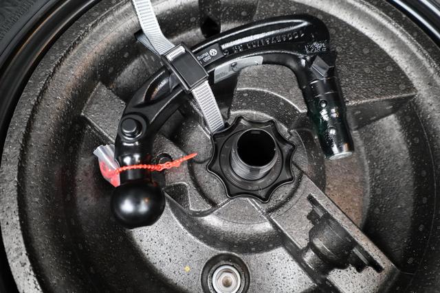 Volkswagen T-Cross 1.0 TSI 85 kW Life DSG Life, IQ.Light, AHK, ACC, Kamera, 17-Zoll, Winterpaket 