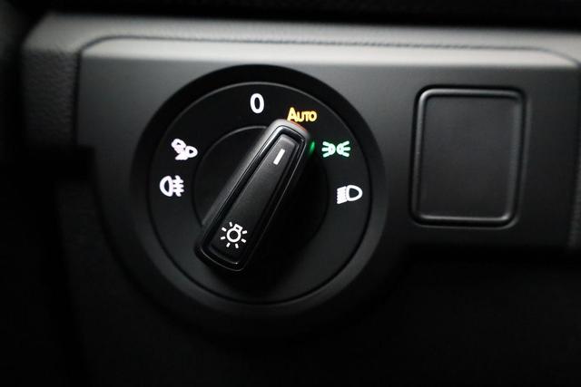 Volkswagen T-Cross 1.0 TSI 85 kW Life DSG Life, IQ.Light, AHK, ACC, Kamera, 17-Zoll, Winterpaket 