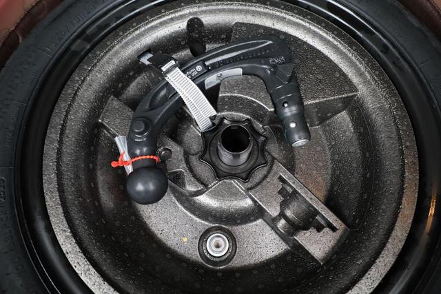 Volkswagen T-Cross 1.0 TSI 85 kW Life DSG Life, IQ.Light, AHK, ACC, Kamera, 17-Zoll, Winterpaket 