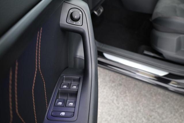 Cupra Ateca Basis 1.5 TSI DSG, AHK, el. Klappe, Navi, Kamera 