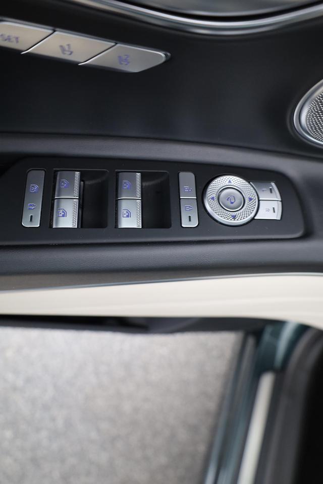 Genesis GV80 2.5 AT 4WD Luxus Plus, VOLLAUSSTATTUNG 