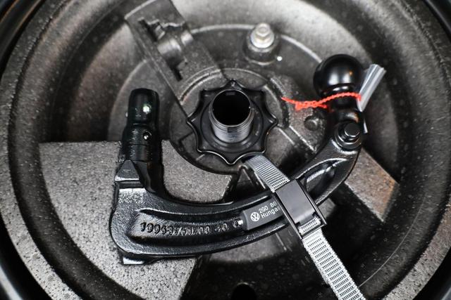 Volkswagen T-Cross 1.0 TSI 85 kW Life DSG Life, IQ.Light, AHK, ACC, Kamera, 17-Zoll, Winterpaket 