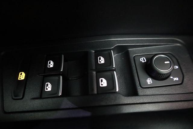 Volkswagen T-Roc Style 1.5 TSI DSG Black Style, AHK, IQ.Light, 19-Zoll, easyOpen, Navi 