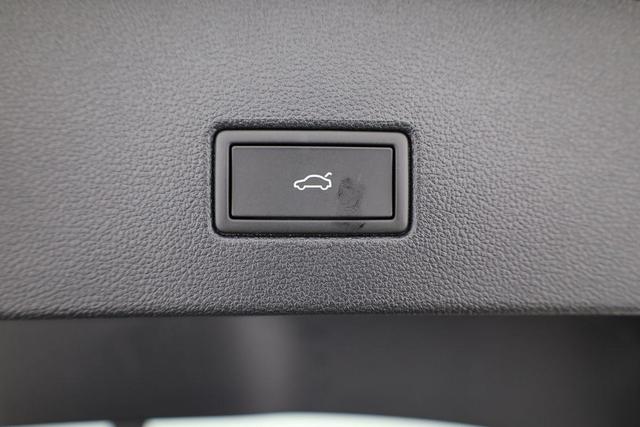 Volkswagen T-Roc Style 1.5 TSI DSG Black Style, AHK, IQ.Light, 19-Zoll, easyOpen, Navi 