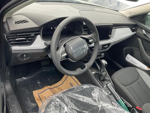 Skoda Kamiq - Selection 1.0 TSI DSG Selection, AHK, Matrix, 16-Zoll, Kamera, Winter, 4-J Garantie