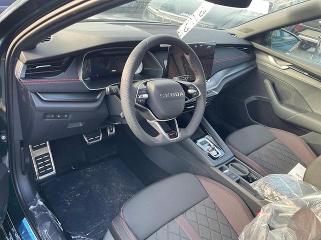 Skoda Octavia Combi - RS 2.0 TSI DSG, Sonderlackierung, AHK, 19 Zoll, Canton, el. Klappe, Navi, Matrix, sofort