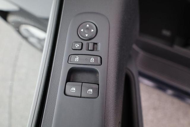 Hyundai Staria Style Premium Tour 2.2 CRDi AWD AT Premium, 9-Sitzer, Pano, Navi, AreaView, Side, Winter 