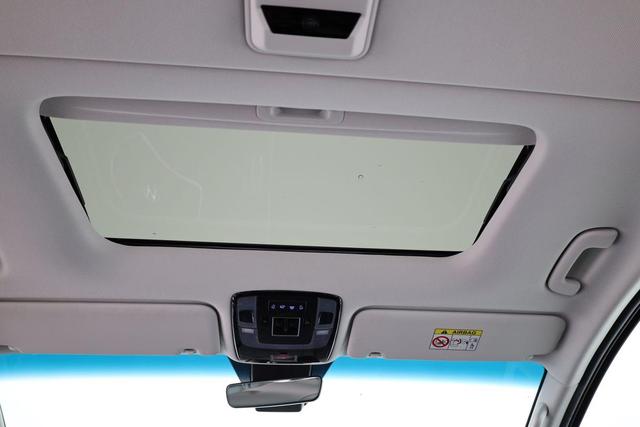 Hyundai Staria Style Premium Tour 2.2 CRDi AWD AT Premium, 9-Sitzer, Pano, Navi, AreaView, Side, Winter 