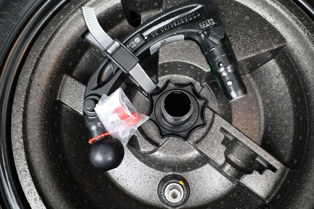 Volkswagen T-Cross 1.0 TSI 85 kW Life DSG Life, AHK, IQ.Light, Kamera, ACC, Side, Winter, 17-Zoll 