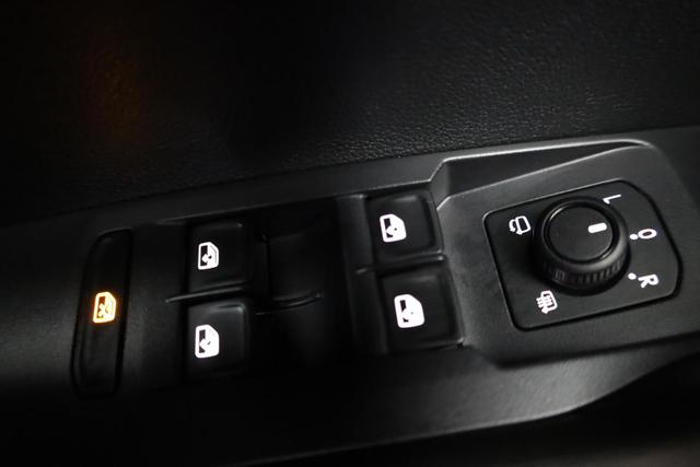 Volkswagen T-Cross 1.0 TSI 85 kW Life Life, AHK, IQ.Light, Kamera, ACC, Side. Winter, 17-Zoll 