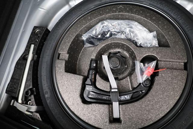 Volkswagen T-Roc Style 1.5 TSI DSG Black Style, AHK, IQ.Light, 19-Zoll, easyOpen, Navi 