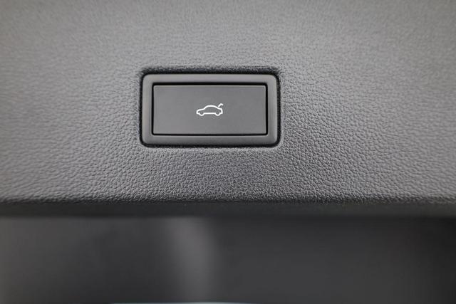 Volkswagen T-Roc Style 1.5 TSI DSG Black Style, AHK, IQ.Light, 19-Zoll, easyOpen, Navi 