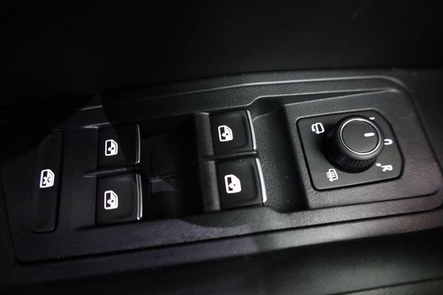 Volkswagen T-Roc Style 1.5 TSI DSG Black Style, AHK, IQ.Light, 19-Zoll, easyOpen, Navi 