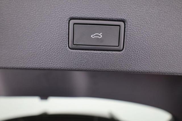 Volkswagen T-Roc Style 1.5 TSI DSG Black Style, AHK, IQ.Light, 19-Zoll, easyOpen, Navi 