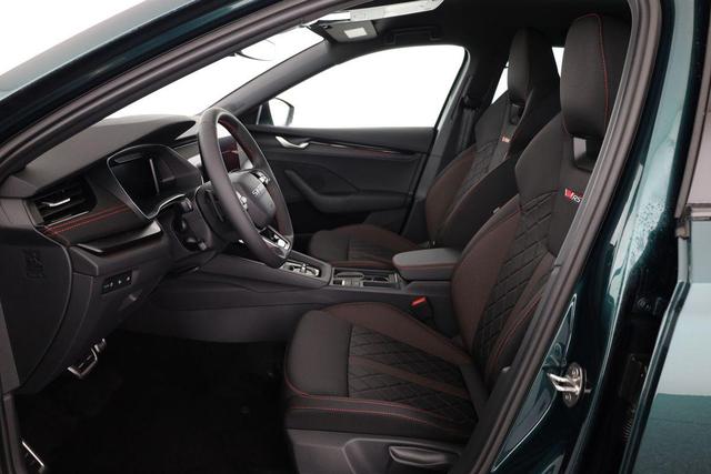 Skoda Octavia Combi RS 2.0 TSI DSG, Sonderlackierung, AHK, 19 Zoll, Canton, el. Klappe, Navi, Matrix, sofort 