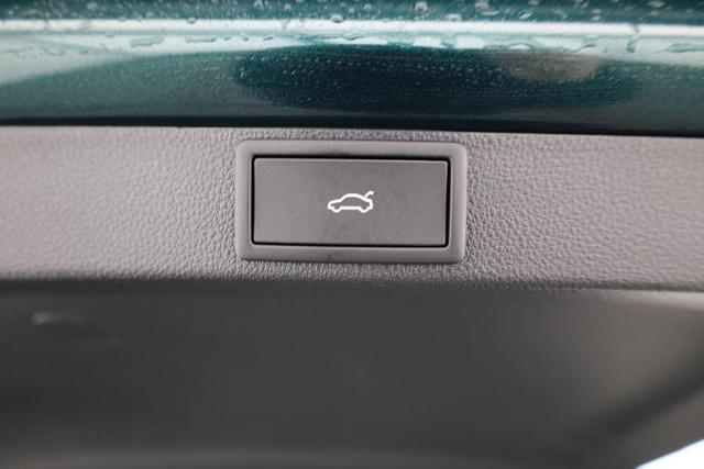 Skoda Octavia Combi RS 2.0 TSI DSG, Sonderlackierung, AHK, 19 Zoll, Canton, el. Klappe, Navi, Matrix, sofort 