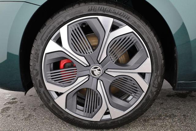 Skoda Octavia Combi RS 2.0 TSI DSG, Sonderlackierung, AHK, 19 Zoll, Canton, el. Klappe, Navi, Matrix, sofort 