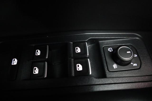 Volkswagen T-Roc Style 1.5 TSI DSG Black Style, AHK, IQ.Light, 19-Zoll, easyOpen, Navi 