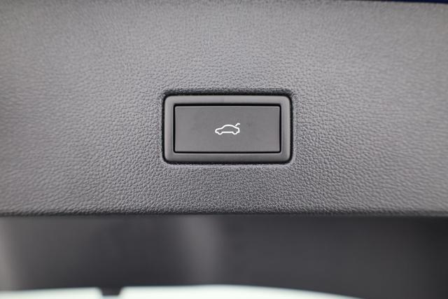 Volkswagen T-Roc Style 1.5 TSI DSG Black Style, AHK, IQ.Light, 19-Zoll, easyOpen, Navi 