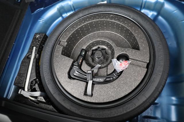 Volkswagen T-Roc Style 1.5 TSI DSG Black Style, AHK, IQ.Light, 19-Zoll, easyOpen, Navi 