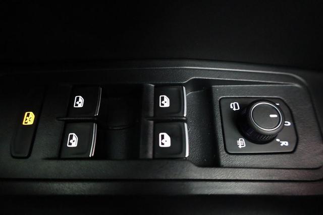 Volkswagen T-Roc Style 1.5 TSI DSG Black Style, AHK, IQ.Light, 19-Zoll, easyOpen, Navi 