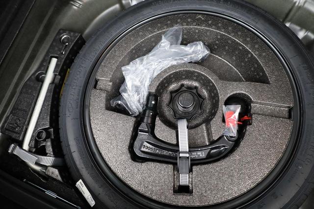 Volkswagen T-Roc Style 1.5 TSI DSG Black Style, AHK, IQ.Light, 19-Zoll, easyOpen, Navi 