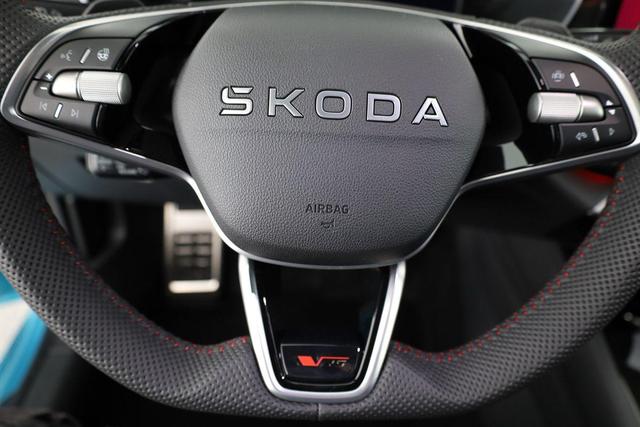 Skoda Octavia Combi RS 2.0 TSI DSG, Sonderlackierung, AHK, 19 Zoll, Canton, el. Klappe, Navi, Matrix, sofort 