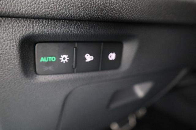 Skoda Octavia Combi RS 2.0 TSI DSG, Sonderlackierung, AHK, 19 Zoll, Canton, el. Klappe, Navi, Matrix, sofort 