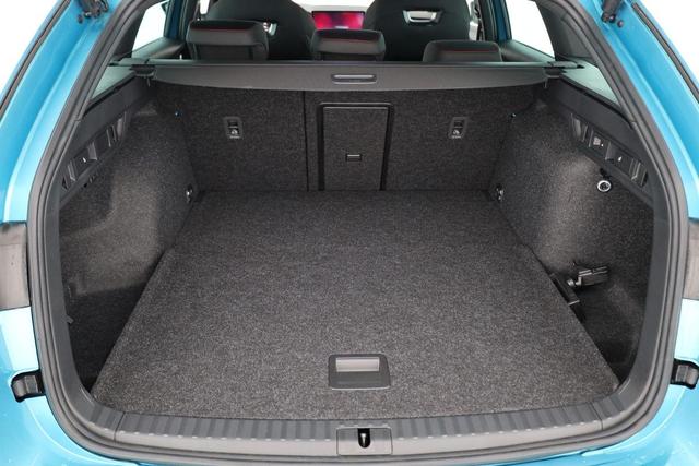 Skoda Octavia Combi RS 2.0 TSI DSG, Sonderlackierung, AHK, 19 Zoll, Canton, el. Klappe, Navi, Matrix, sofort 