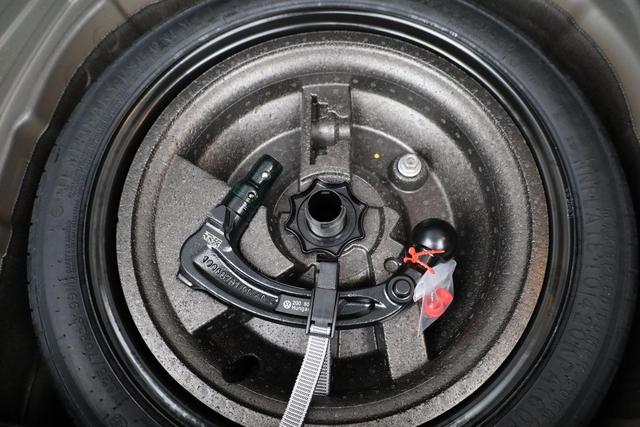 Volkswagen T-Cross 1.0 TSI 85 kW Life Life, AHK, IQ.Light, Kamera, ACC, Side. Winter, 17-Zoll 