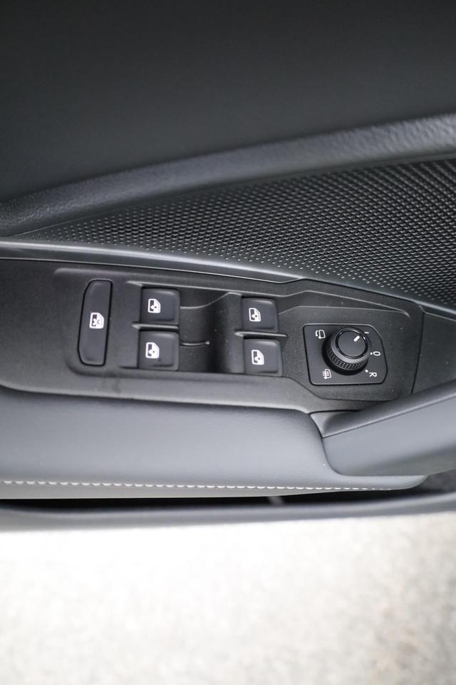 Volkswagen Tiguan 1.5 eTSI 110 kW Life DSG Life, Pano, Navi, EasyOpen, LED-Plus, 5 J.-Garantie 