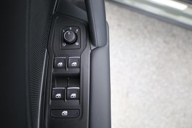Volkswagen Tiguan 2.0 TSI 195 kW 4Motion R-Line DSG 4M Black, Pano, AHK, IQ.Light, AreaView, 20-Zoll, Navi 