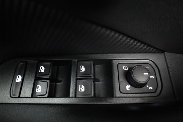 Skoda Kamiq Monte Carlo 1.0 TSI DSG Carlo, Matrix, Pano, Navi, Kamera, 5 J.-Garantie 