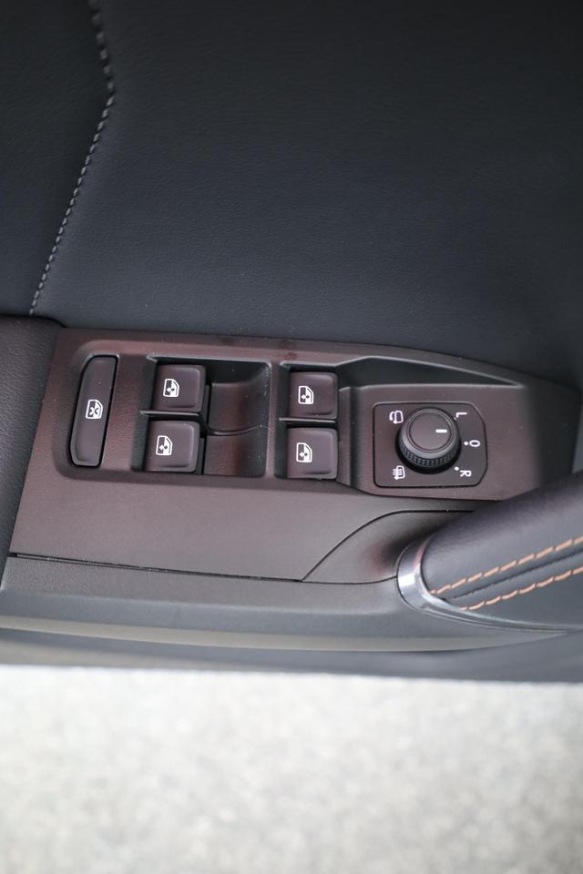 Cupra Formentor Basis 1.5 TSI DSG, LED, Pano, Side, 1-Hand 