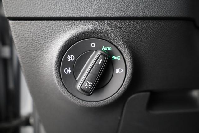 Skoda Karoq Selection 1.5 TSI DSG Selection, AHK, Navi, Kamera, el. Klappe, LED, Winter, sofort 