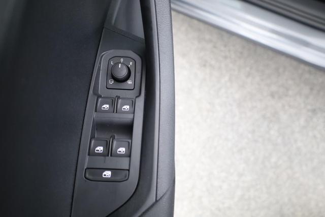 Skoda Karoq Selection 1.5 TSI DSG Selection, AHK, Navi, Kamera, el. Klappe, LED, Winter, sofort 