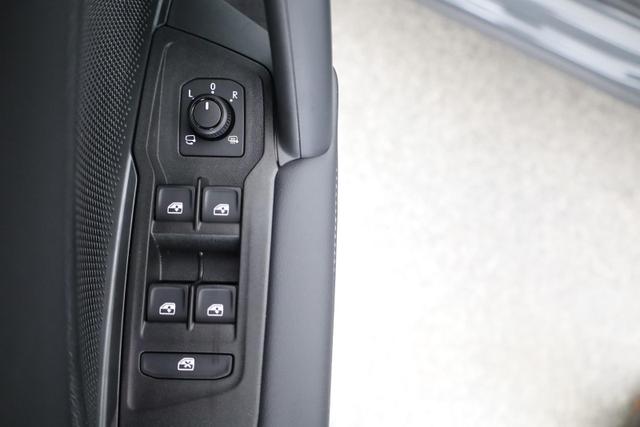 Volkswagen Tiguan 1.5 TSI eHybrid 150 kW Life DSG Life, IQ.Light, Pano, AHK, EasyOpen, AreaView, Side 