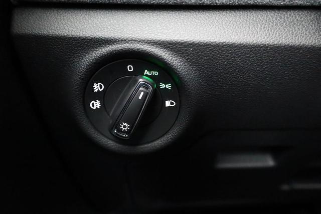 Skoda Kamiq Selection 1.0 TSI DSG Selection, AHK, Matrix, 16-Zoll, Kamera, Winter, 4-J Garantie 