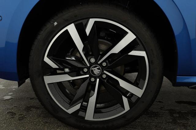 Skoda Kamiq Monte Carlo 1.5 TSI DSG Carlo, Matrix, AHK, 18-Zoll, Pano, Navi, Side, 5 J.-Garantie 