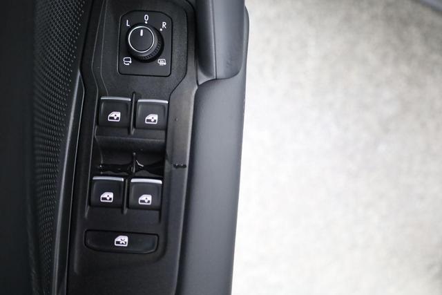 Volkswagen Tiguan 2.0 TDI 142 kW 4Motion R-Line DSG 4 Motion R-LINE, IQ.Light, AHK, Navi, AreaView, LEDER, Side, Winter, 20-Zoll 
