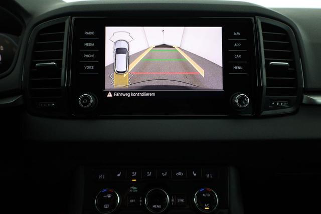 Skoda Karoq Selection 1.5 TSI DSG Selection, AHK, Navi, Kamera, el. Klappe, LED, Winter, sofort 