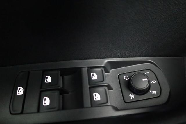 Skoda Karoq Selection 1.5 TSI DSG Selection, AHK, Navi, Kamera, el. Klappe, LED, Winter, sofort 